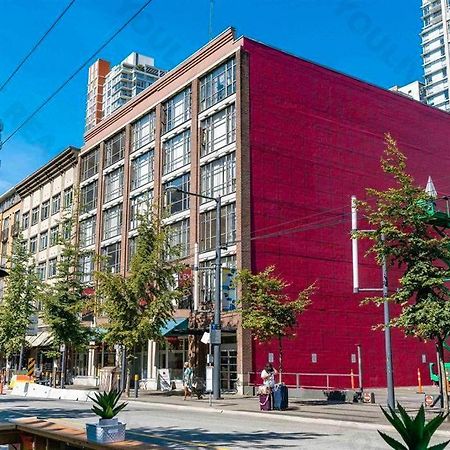 Entire Condo In Heart Of Downtown Vancouver Exterior photo