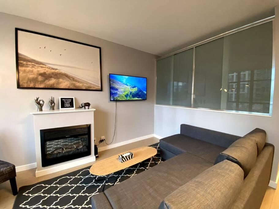 Entire Condo In Heart Of Downtown Vancouver Exterior photo